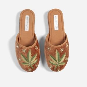ISO printfresh "just a weed" slippers